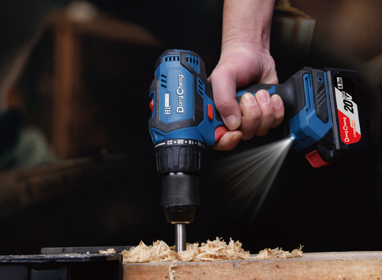 20V MAX Brushless Cordless 13mm Drill Driver DCJZ04-13