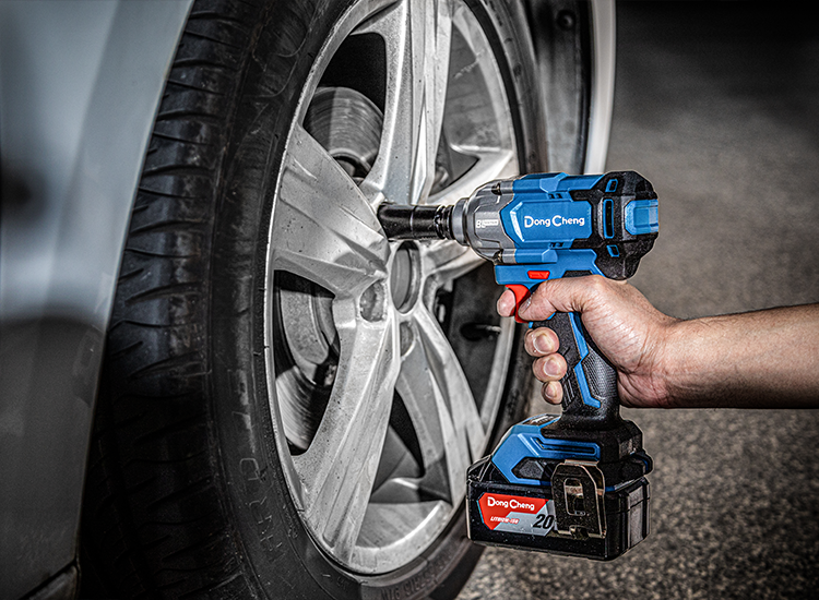 20V MAX Brushless Cordless Impact Wrench DCPB488